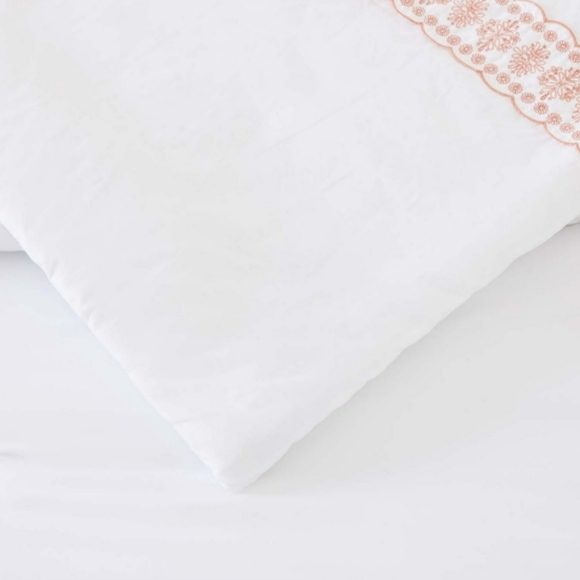 NWT Pioneer Woman white cotton eyelet 4pc comforter set - Picture 7 of 8